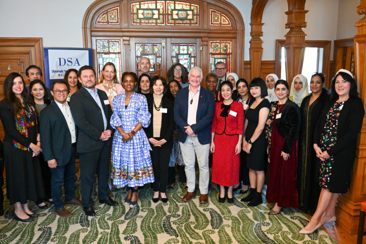 Dr Davies and the Diplomatic Spouses Association 