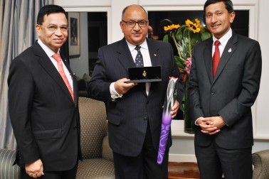 Minister Balakrishnan presents a gift to the Governor-General.