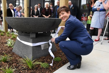 Image of Dame Patsy unveiling the plaque