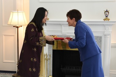 Image of HE The High Commissioner of Malaysia, HE Ms Nur Izzah Wong Mee Choo presenting her credentials