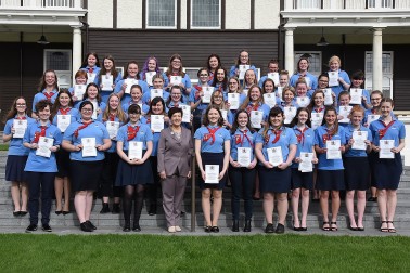 Image of Dame Patsy with the 45 newest Queen's Guides 