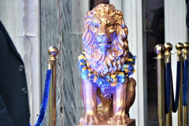 Auckland Grammar's symbolic lion bedecked for the evening cocktail party