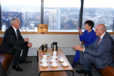 Image of Dame Patsy and Sir David chatting with Auckland City Mayor, Phil Goff