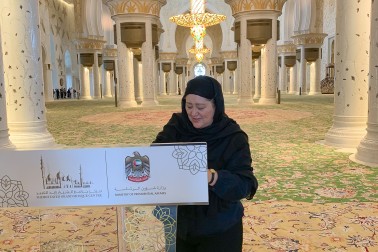 Dame CIndy signing the visitor's book at Visiting the Sheikh Zayed Grand Mosque