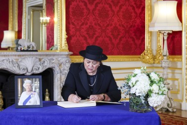 Dame Cindy Kiro signing the condolence book for Queen Elizabeth II