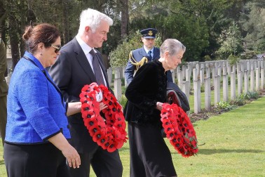 Dame Cindy Kiro, Dr Richard Davies and Dame Judith Mayhew Jonas laying wreaths at the Commonwealth graves