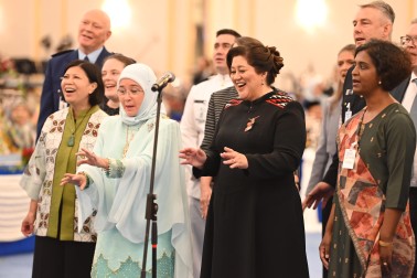 Dame Cindy leading the New Zealand delegation and Malaysia's Queen in Tūtira Mai Ngā Iwi