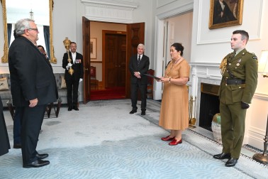 Dame Cindy speaking to the Speaker of the House, The Rt Hon Gerry Brownlee