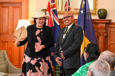 Hon Alapati Tavite presenting gifts from Tokelau