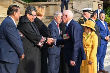 General Hurley greets kuia Puhiwāhine Tibble