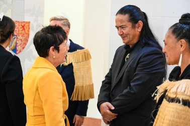 Mrs Hurley meets a representative from Taranaki Whānui