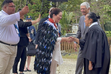 Dame Cindy meets Melissa Talagi-Douglas and Hon Hima Douglas 