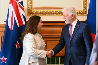 Dame Cindy Kiro greets President Petr Pavel