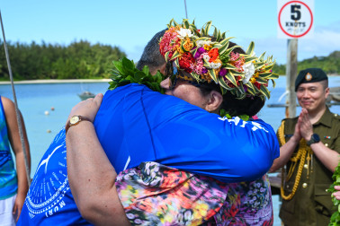 Dame Cindy embracing Captain Peia Patai