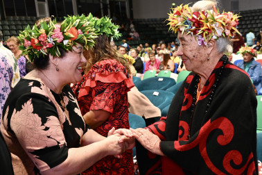 Dame Cindy meeting a kuia of Ui Ariki