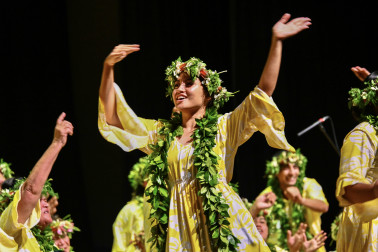 Performers in traditional 'ie katu