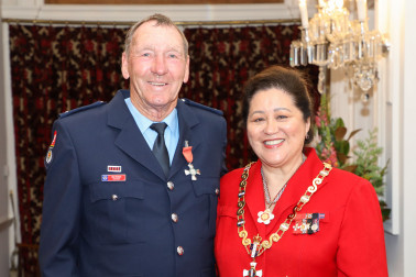Mr Ron Ealam, of Oxford, MNZM for services to Search and Rescue