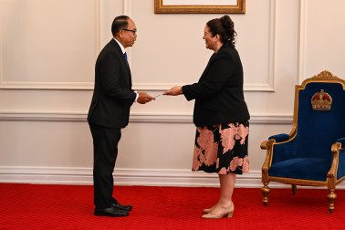 HE Mr Chatoulong Bouasisavath, Ambassador of the Lao People’s Democratic Republic presenting his credentials to Dame Cindy