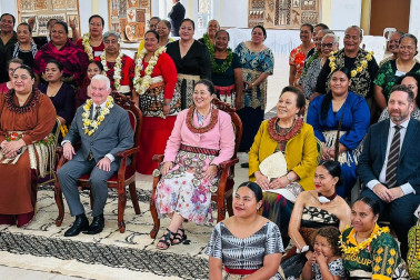 Dr Davies, Dame Cindy, Her Majesty Queen Nanasipau’u Tuku’aho, the New Zealand High Commissioner, and Komiti Fakama’unga