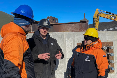 Dr Davies and Dame Cindy hearing about the McMurdo Station redevelopment.