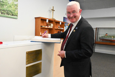 Dr Davies signing the visitors book at the Auckland International Seafarers CentreDr Davies signing the visitors book at the Auckland International Seafarers Centre