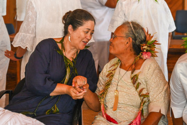 Dame Cindy with one of the atoll lōmatutua