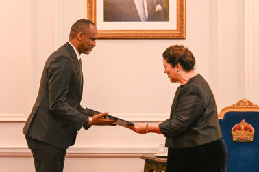 HE Mr Innocent Muhizi High Commissioner of the Republic of Rwanda, presents his credentials to Dame Cindy