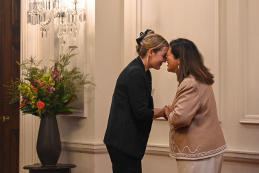 Dame Cindy shares a hongi with award recipient Corrina Thompson 