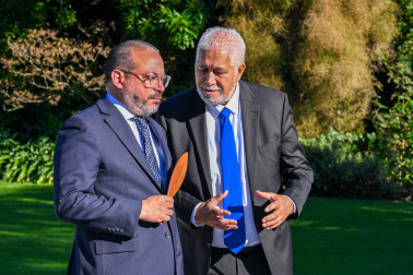 HE Mr Edward Pérez Reyes, Ambassador of the Dominican Republic, receives the cultural welcome