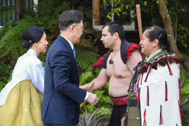 HE Mr Chung Byung-ha, Ambassador of the Republic of Korea, being greeted by the cultural party