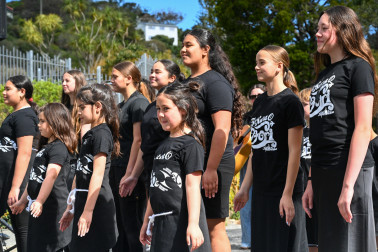 Te Kura o Ōtari kapa haka rōpū perform