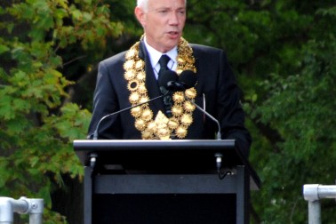 Christchurch Mayor Bob Parker gives a welcoming address.