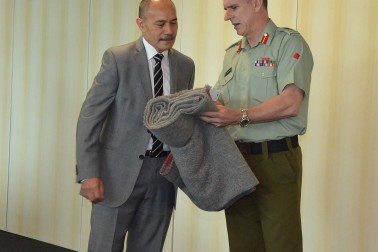 Lt Gen Tim Keating, Chief of Defence Force, presents an army bedroll to the Governor-General, Lt Gen The Rt Hon Sir Jerry Mateparae.