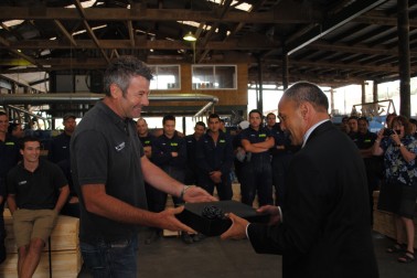 The Managing Director of Mt Pokaka Timber Products Sawmill, Mark Hewitt, presents a gift to Sir Jerry Mateparae.