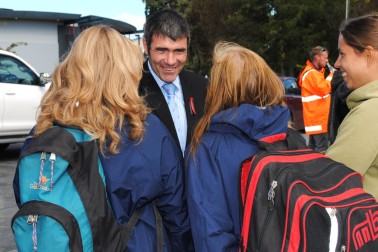 Hon Nathan Guy meets members of the UC Student Army.