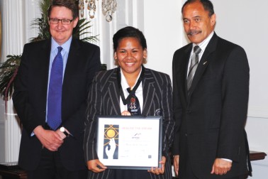 Alvina Pau’uvale, Tamaki College, receives her award.
