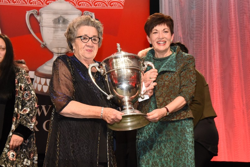 an image of Dame Patsy presenting the Ahuwhenua Trophy to Moyra Bramley, Chair of the Onuku Maori Lands Trust