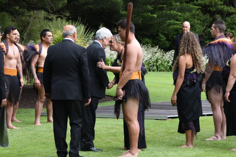 an image of President Pinera greeting a member of the cultural party