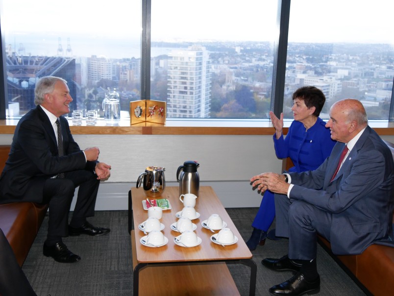 Image of Dame Patsy and Sir David chatting with Auckland City Mayor, Phil Goff