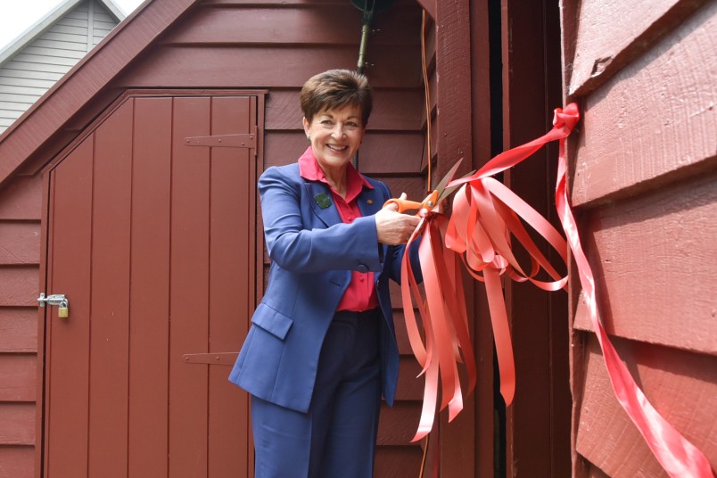 Dame Patsy cuts the ribbon to open the Donald woolshed