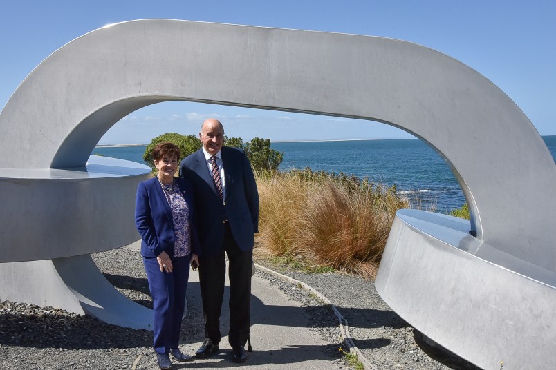 Dame Patsy and Sir David with a Bluff sculpture signifying links with Rakiura/Stewart Island