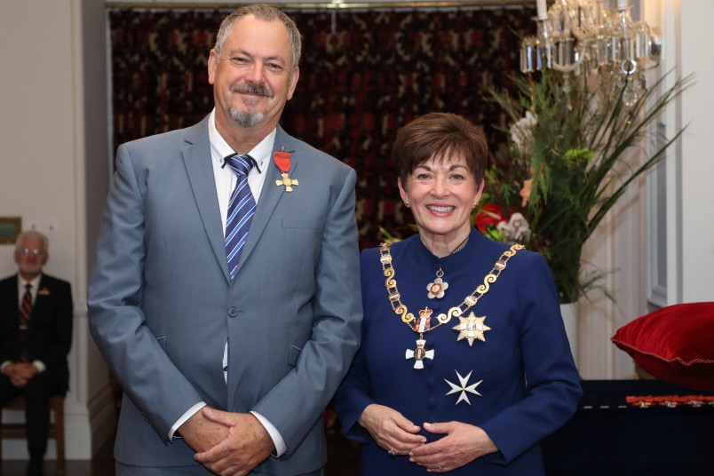 Mr Peter Elliott, Dame Patsy Reddy