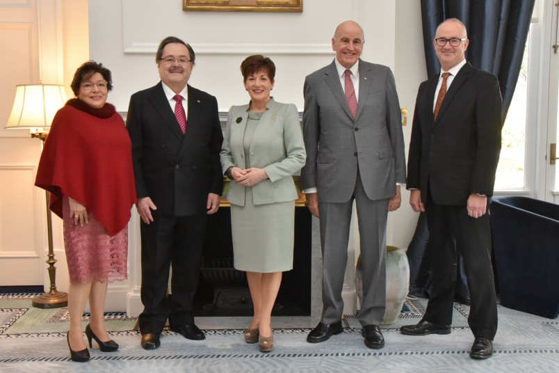 HE Mr Armando Vargas Araya and Mrs Maria Cristina Guzman Hidalgo, Dame Patsy Reddy and Sir David Gascoigne