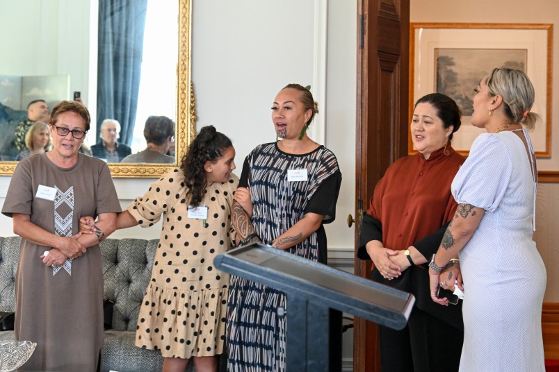 Dame Cindy joins Misty Kimura and her whānau as they sing a waiata