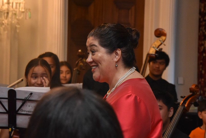 Dame Cindy Kiro speaking to Arohanui Strings