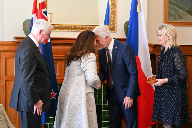 Dame Cindy greets President Pavel with a hongi