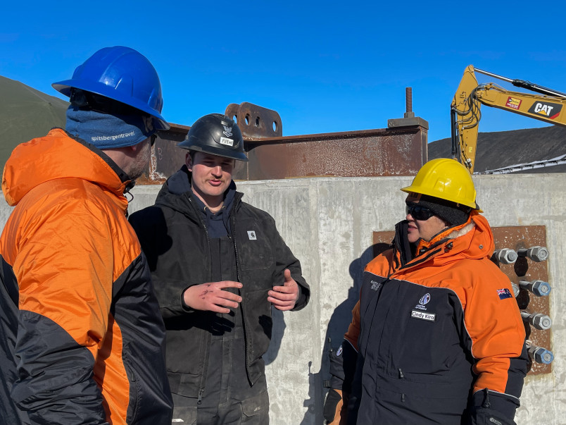 Dr Davies and Dame Cindy hearing about the McMurdo Station redevelopment.