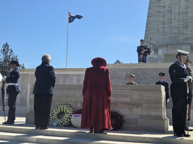Dame Cindy places a wreath during the New Zealand National Service