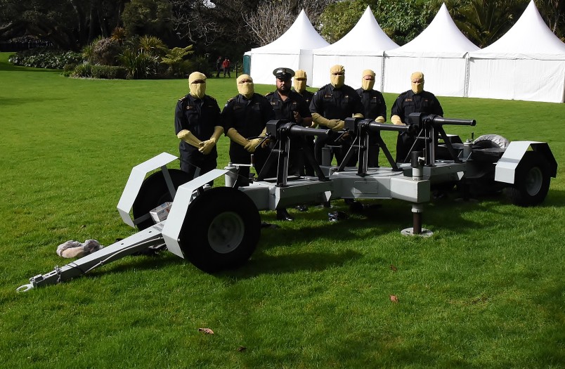 Image of NZDF gunners preparing for the 21 gun salute on the Governors Lawn