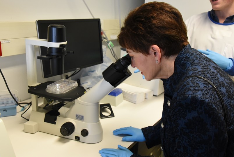 Image of Dame Patsy viewing a live neuron